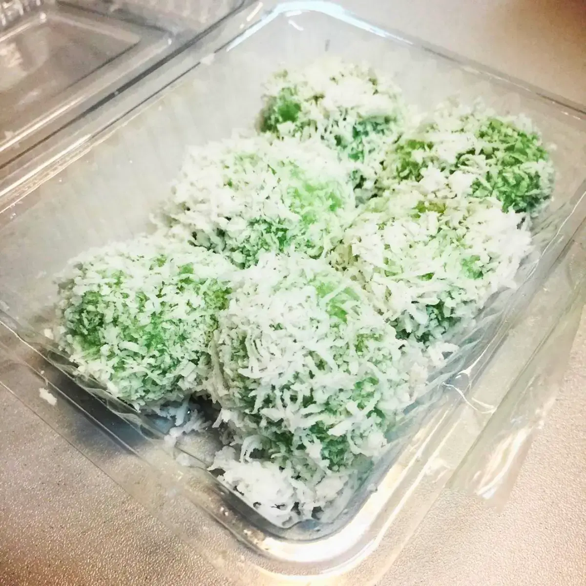 Molly’s Nonya Kuehs