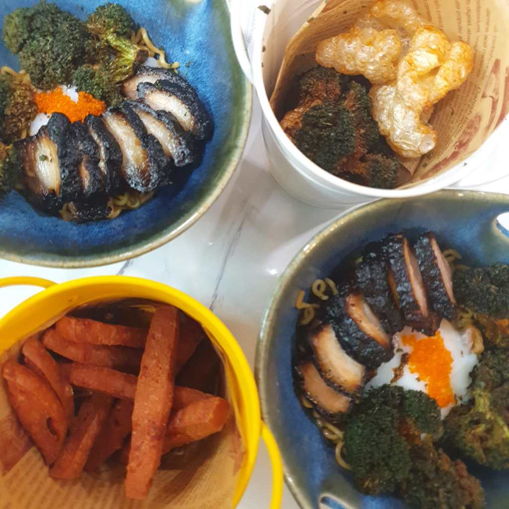 Char Seal Everything (Noodles + Broccoli + Pork Rind + Spam Fries)