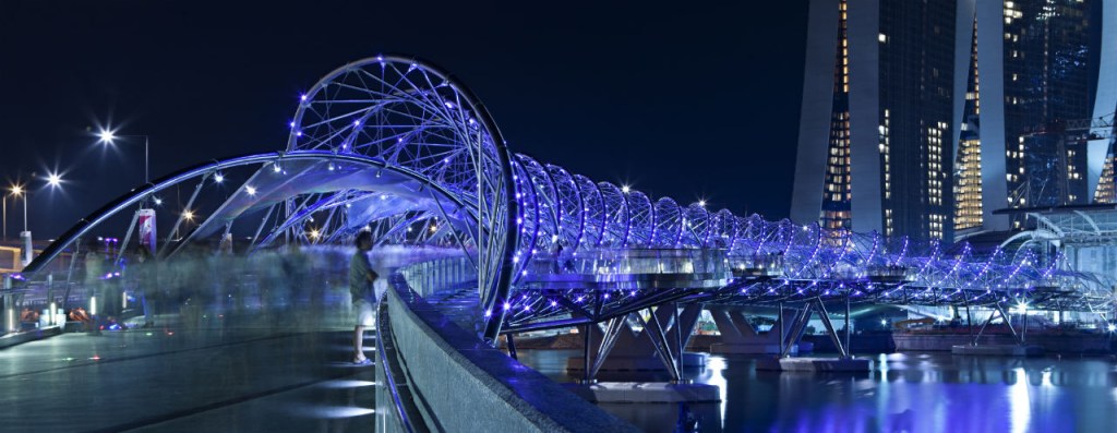 Things to do - Cross at least one of Singapore’s bridges