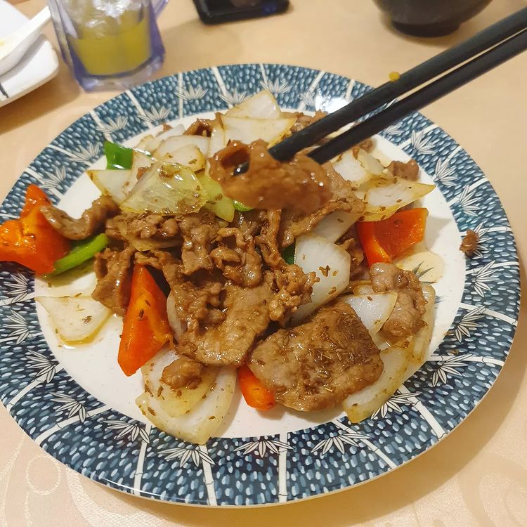 Chuan Court Sichuan Cuisine - Stir Fried Mutton with Onion 葱爆羊肉