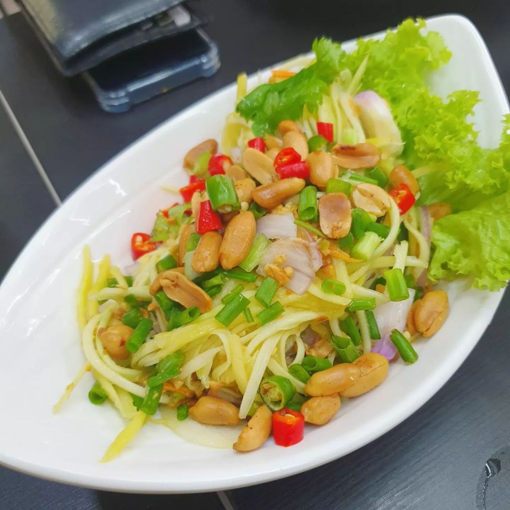 Moona Thai Kitchen - Thai Mango Salad