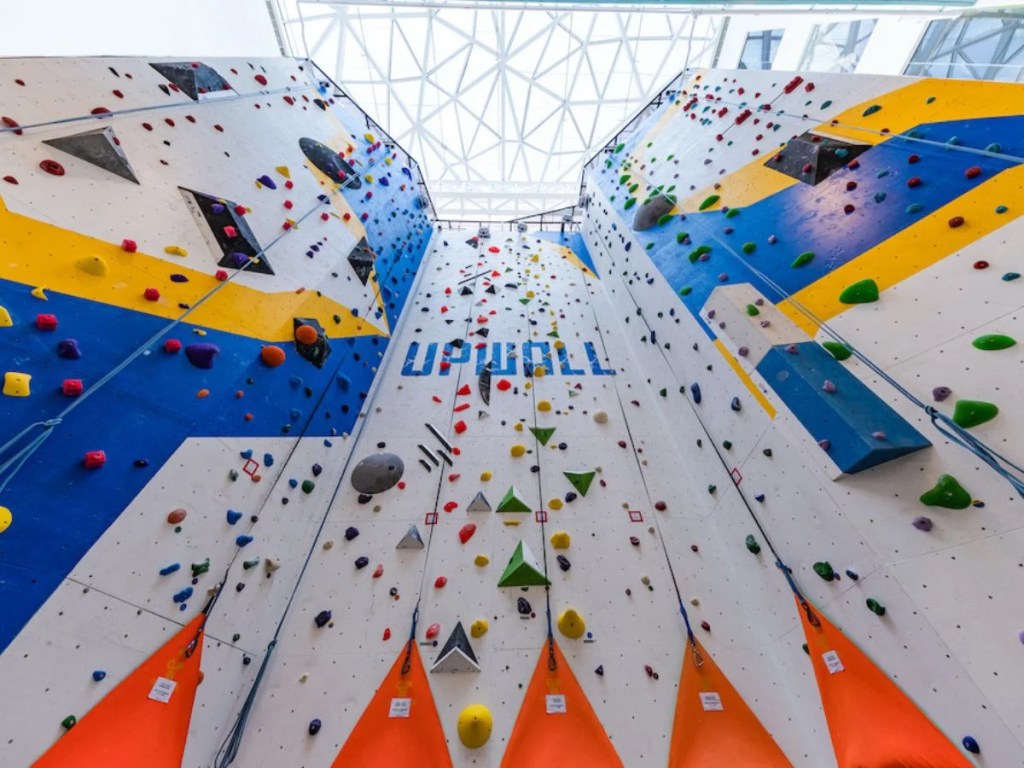 Best Rock Climbing & Bouldering Gym In Singapore | Upwall Climbing