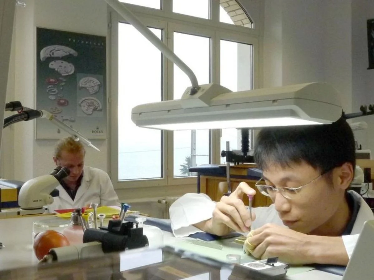 Best Watch Repair Shops in Singapore | SwissSAV