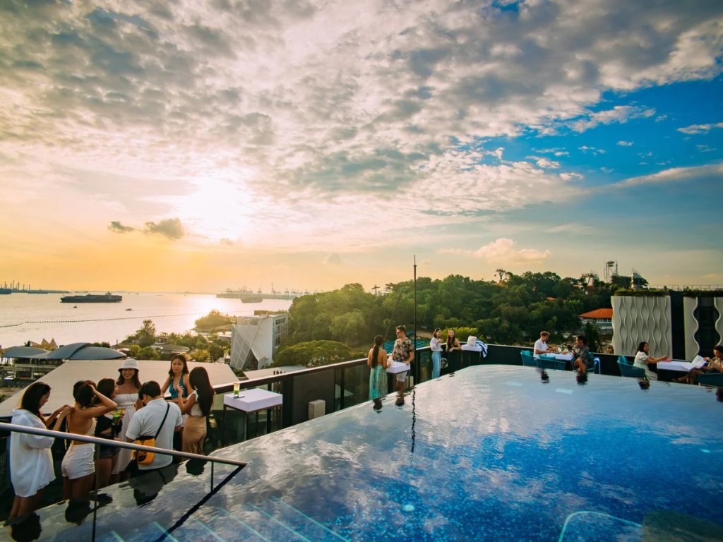 Best Rooftop Bars In Singapore | 1-Altitude Coast