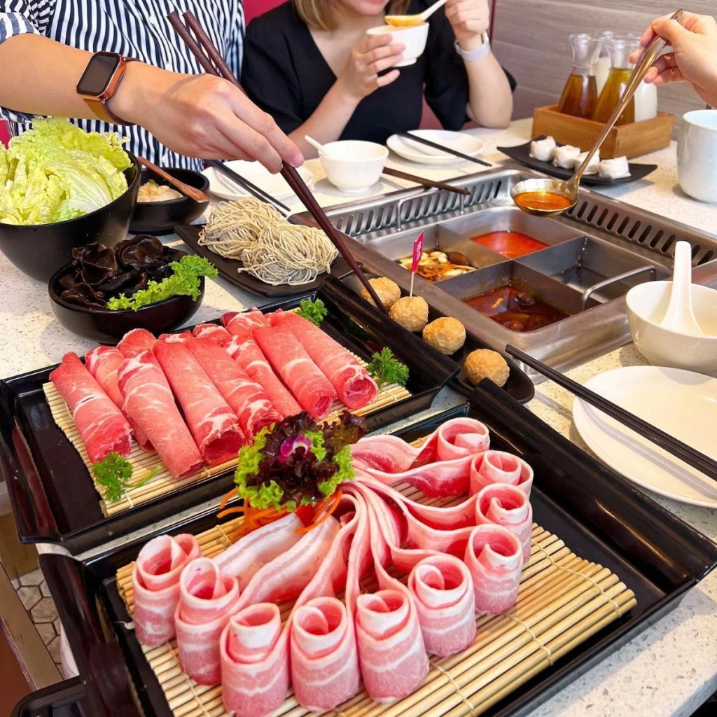 Best Food Places In VivoCity | Beauty In The Pot