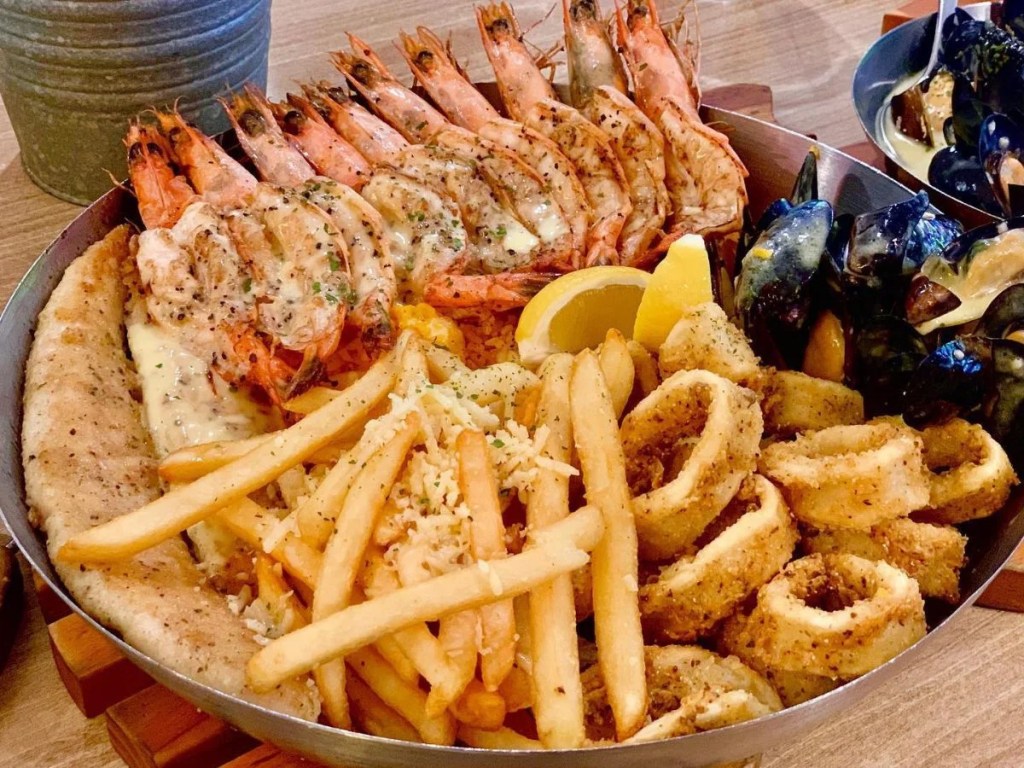 Best Food Places In VivoCity | Fish & Co