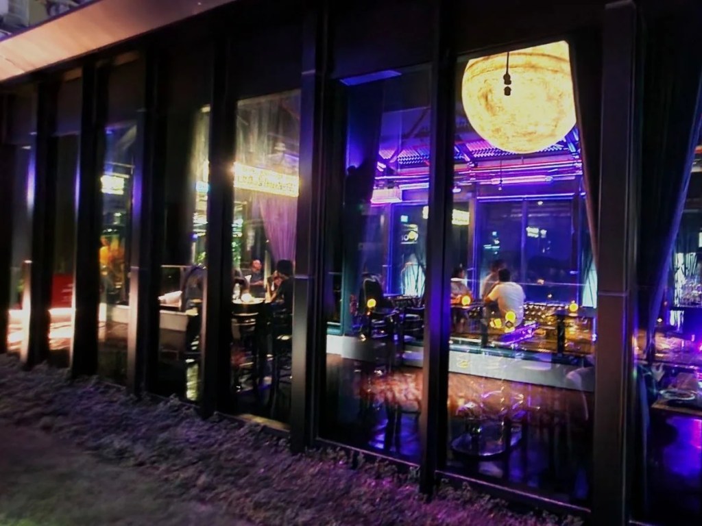 Best Rooftop Bars In Singapore | Moon Rooftop Bar & Lounge