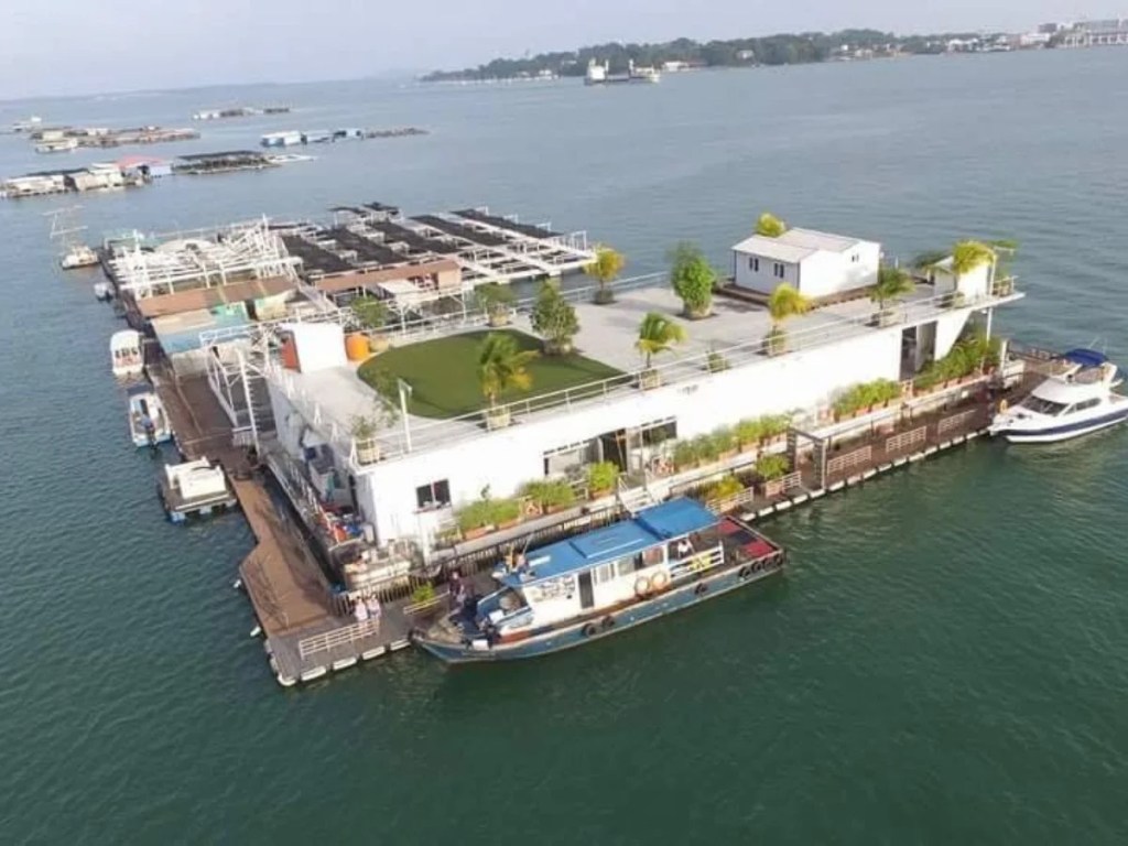 Best Waterfront Restaurants In Singapore | Smith Marine Floating Restaurant