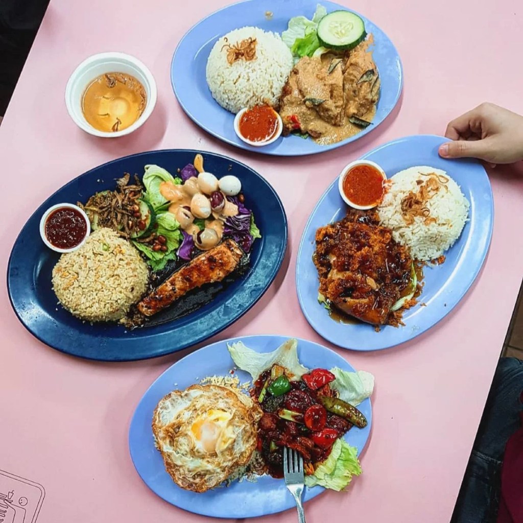 Best Food Stalls In Golden Mile Food Centre | Adimann