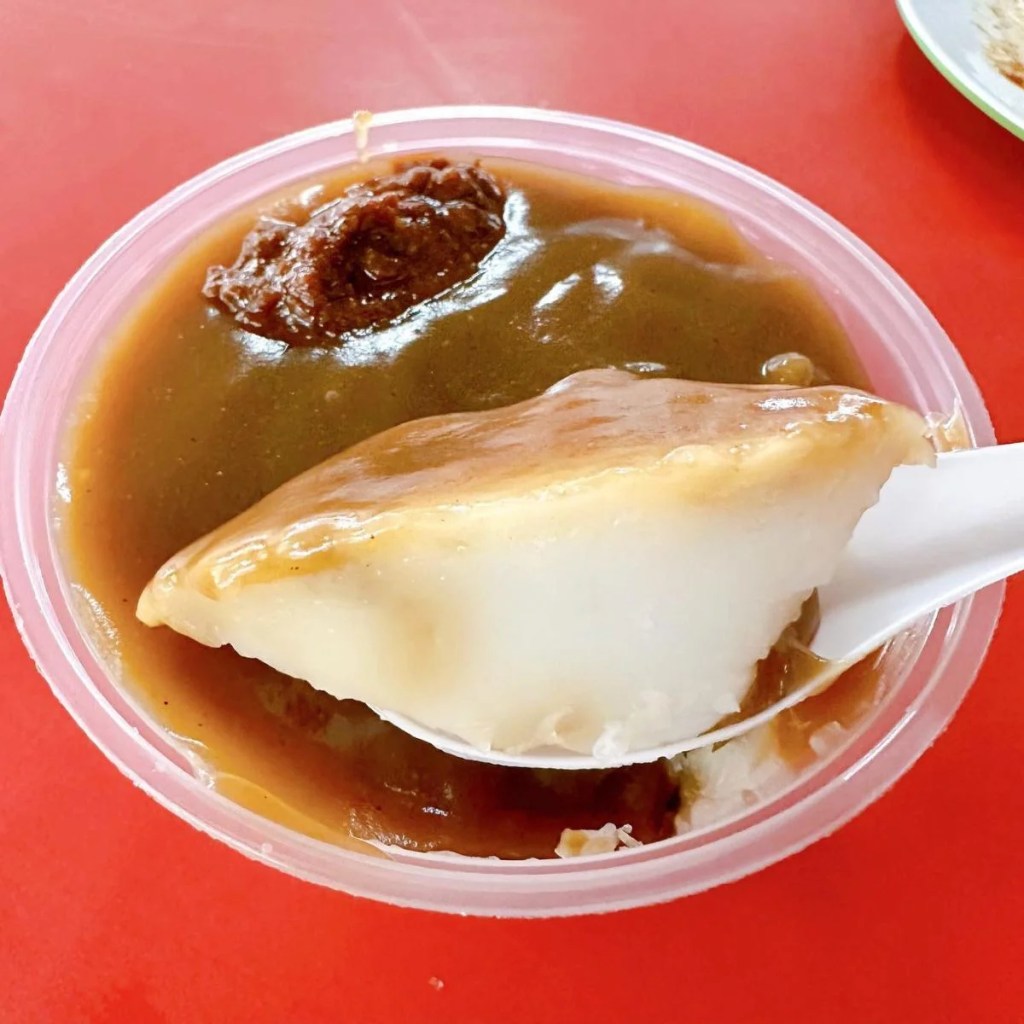 Best Food Stalls In Chinatown Complex Food Centre | Ah Kong Wah Kuih