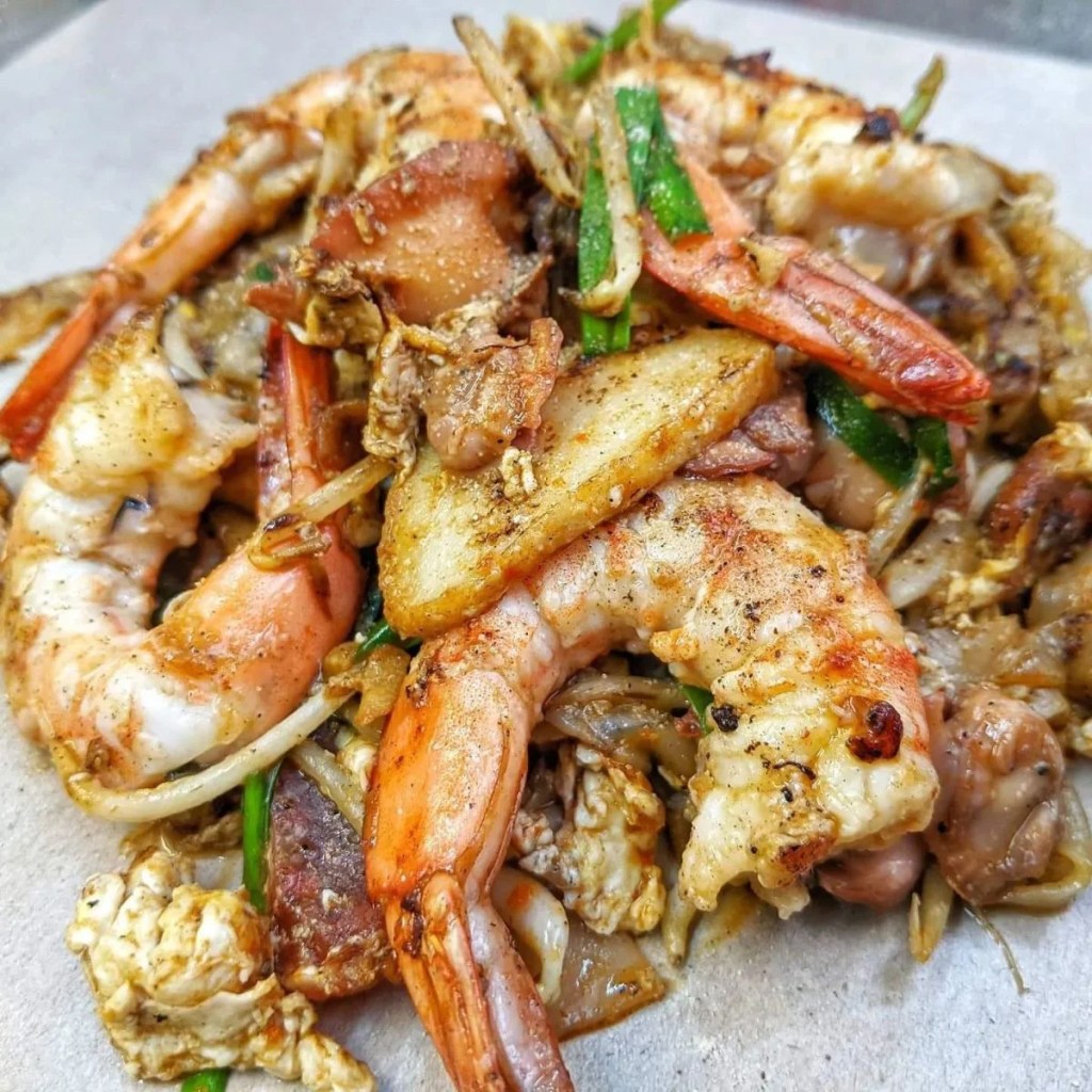 Best Food Stalls In Old Airport Road Food Centre | Dong Ji Fried Kway Teow