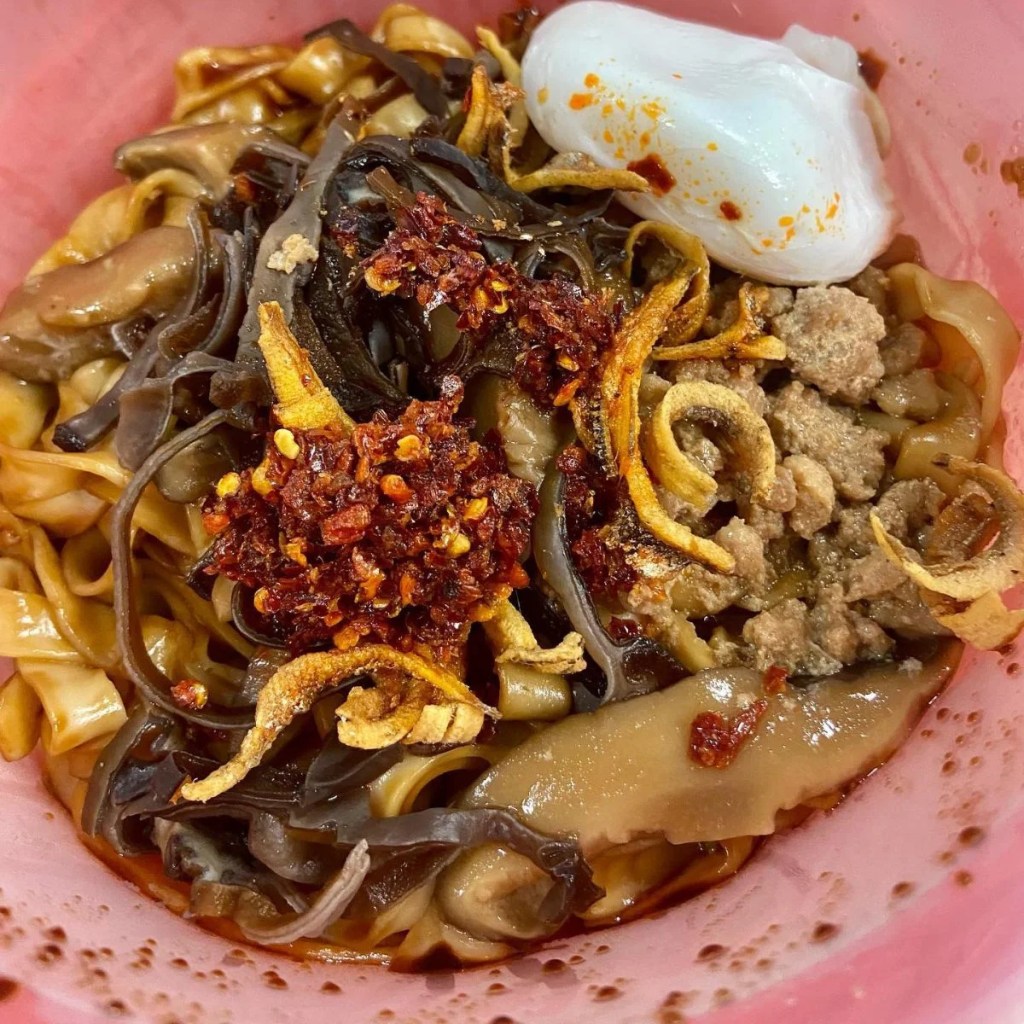Best Food Stalls In Amoy Street Food Centre | Grandma Ban Mee