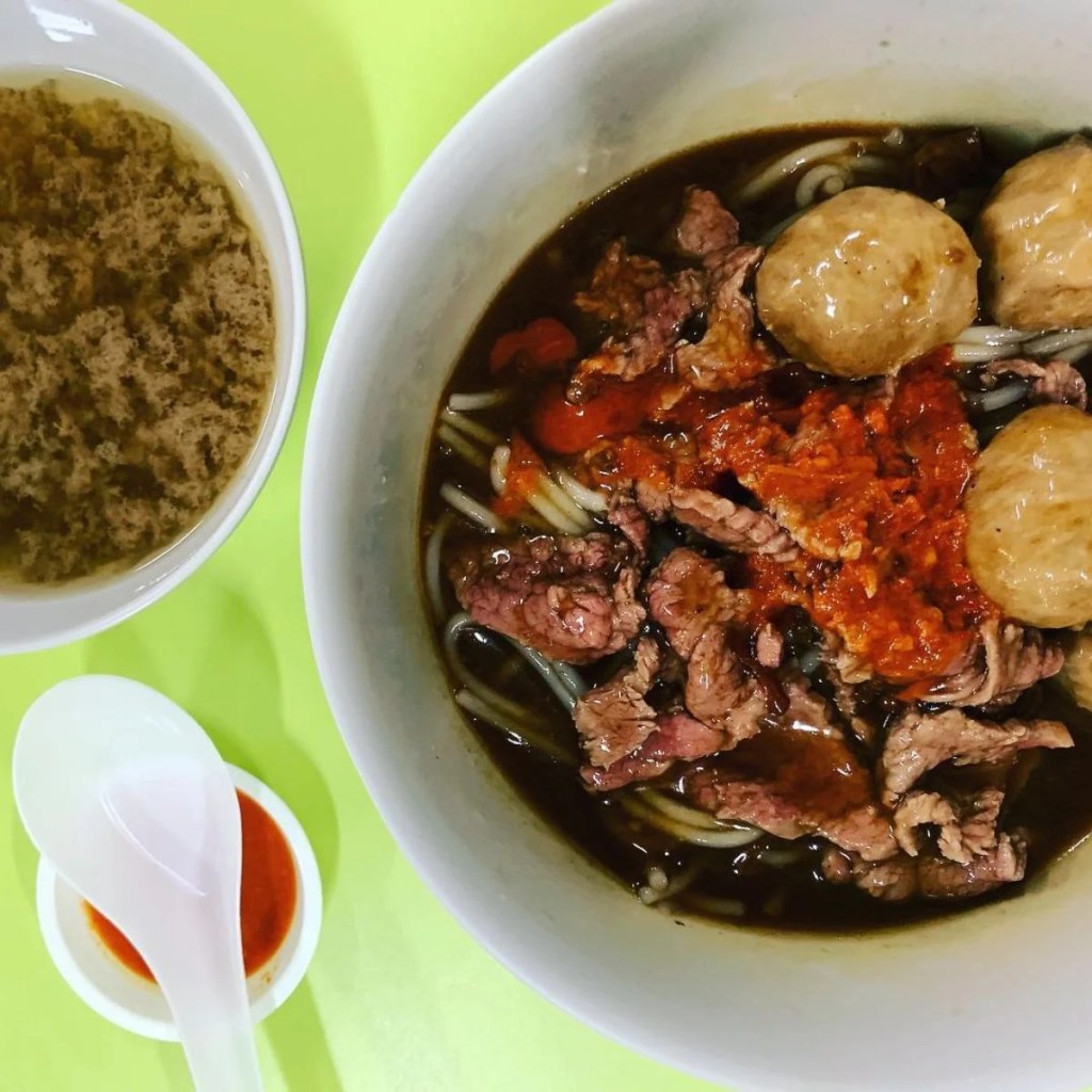 Best Food Stalls In Golden Mile Food Centre | Kheng Fatt Hainanese Beef Noodles