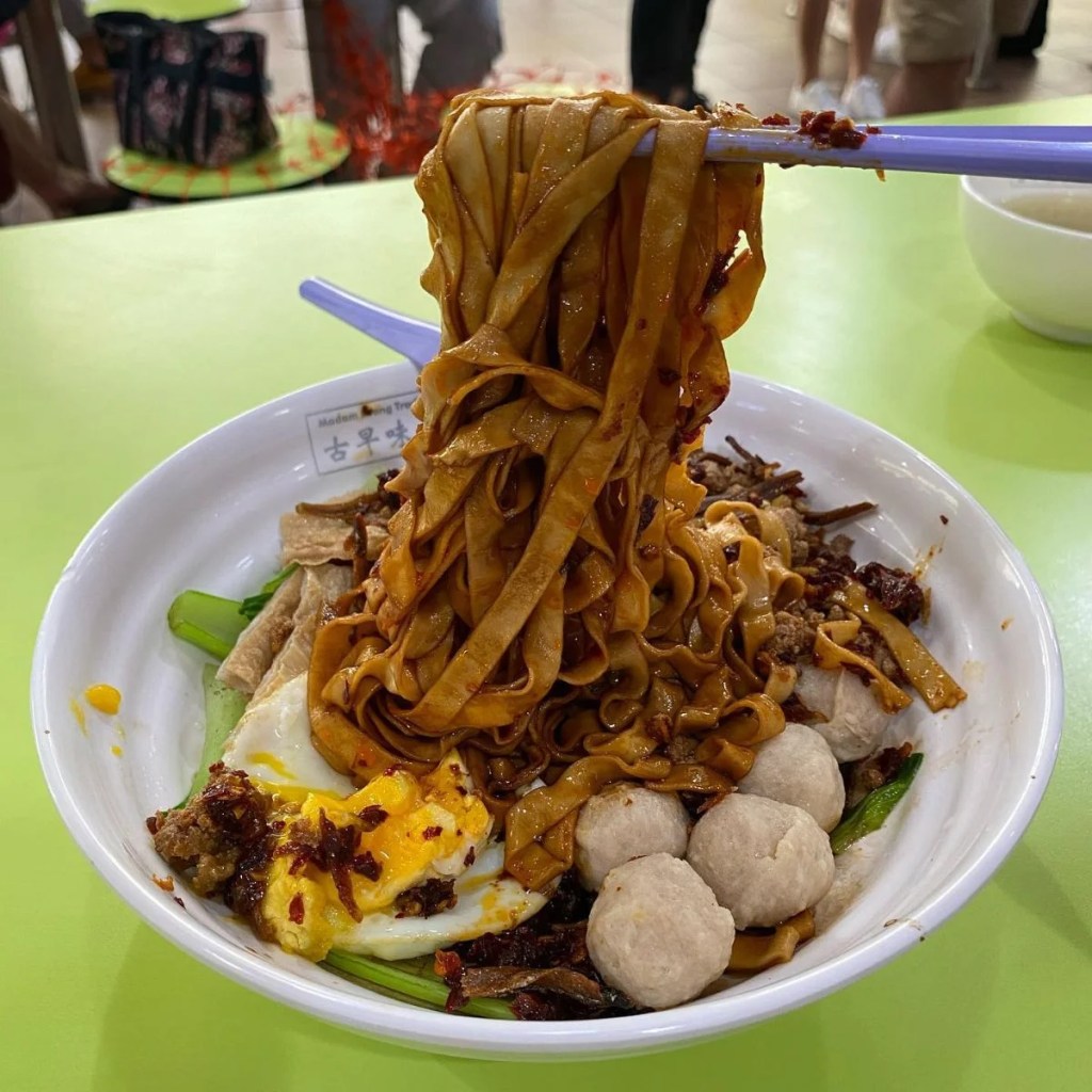 Best Food Stalls In Amoy Street Food Centre | Madam Leong Ban Mian
