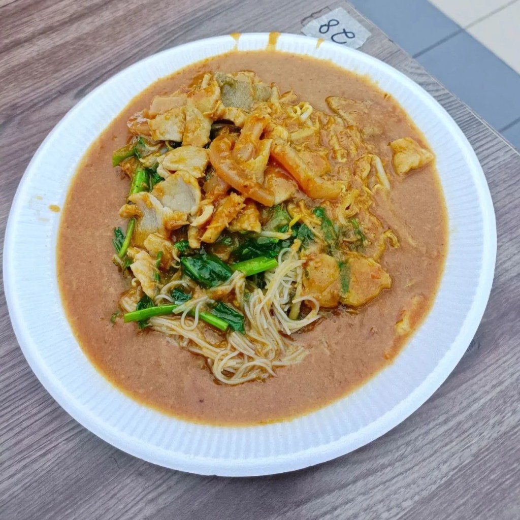 Best Food Stall In East Coast Lagoon Food Village | Soon Huat Teochew Satay Beehoon