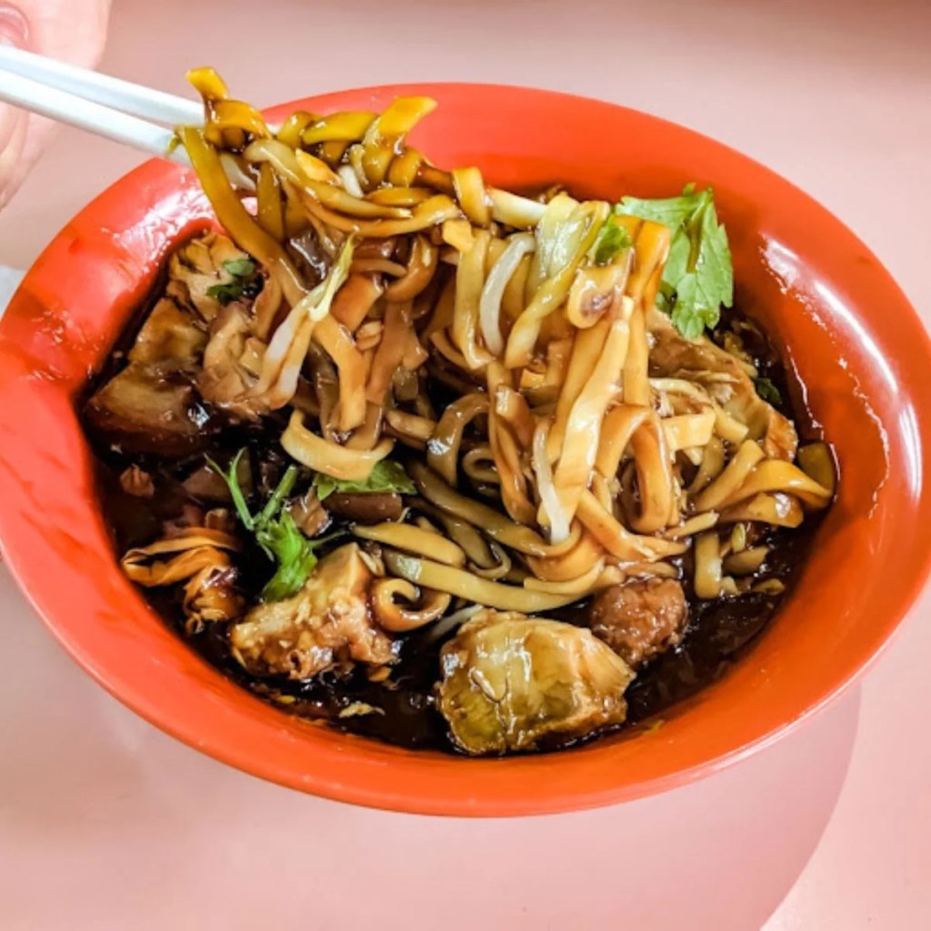 Best Food Stalls In Whampoa Food Centre | Uncle Sim Traditional Lor Mee