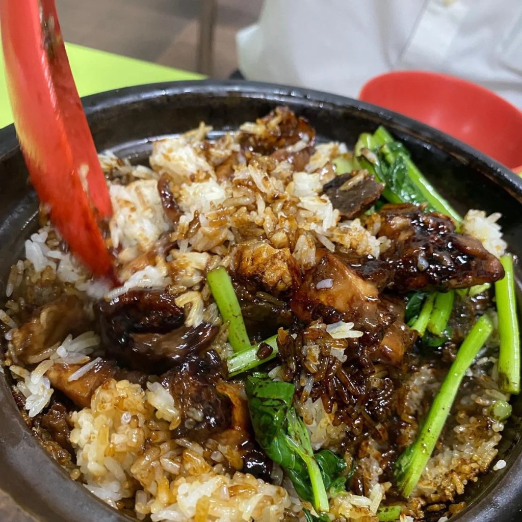 Best Food Stalls In Golden Mile Food Centre | Yew Chuan Claypot Rice