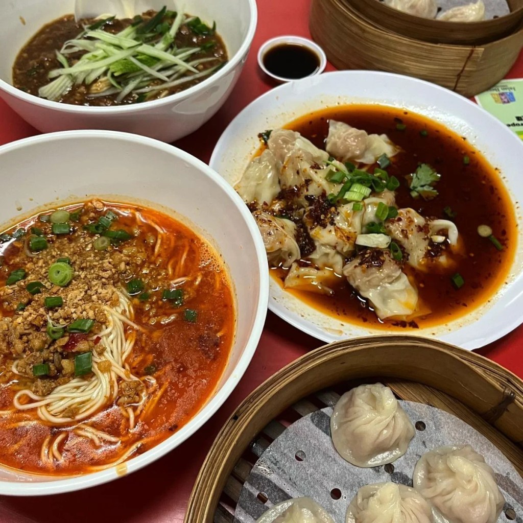 Best Food Stalls In Chinatown Complex Food Centre | Zhong Guo La Mian Xiao Long Bao