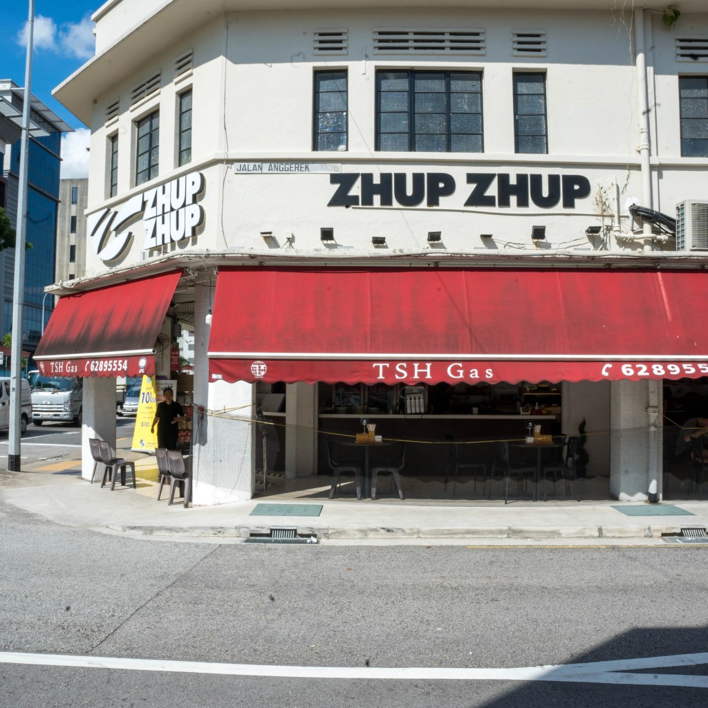 Zhup Zhup Exterior