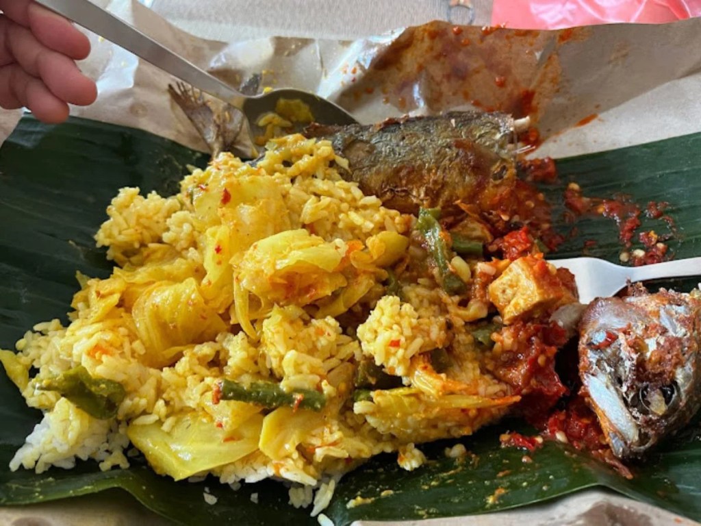 Best Food Stalls In Newton Food Centre | Hajah Monah Kitchen